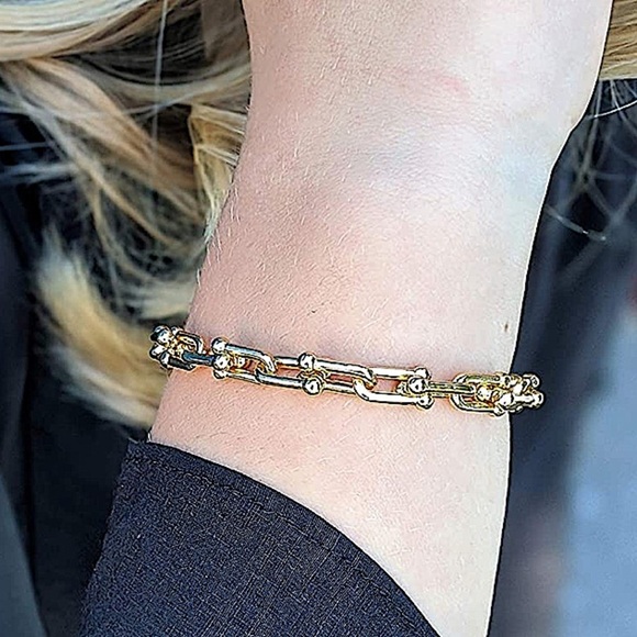 Gold Plated U Link Horseshoe Minimalist Bracelet - Picture 4 of 7